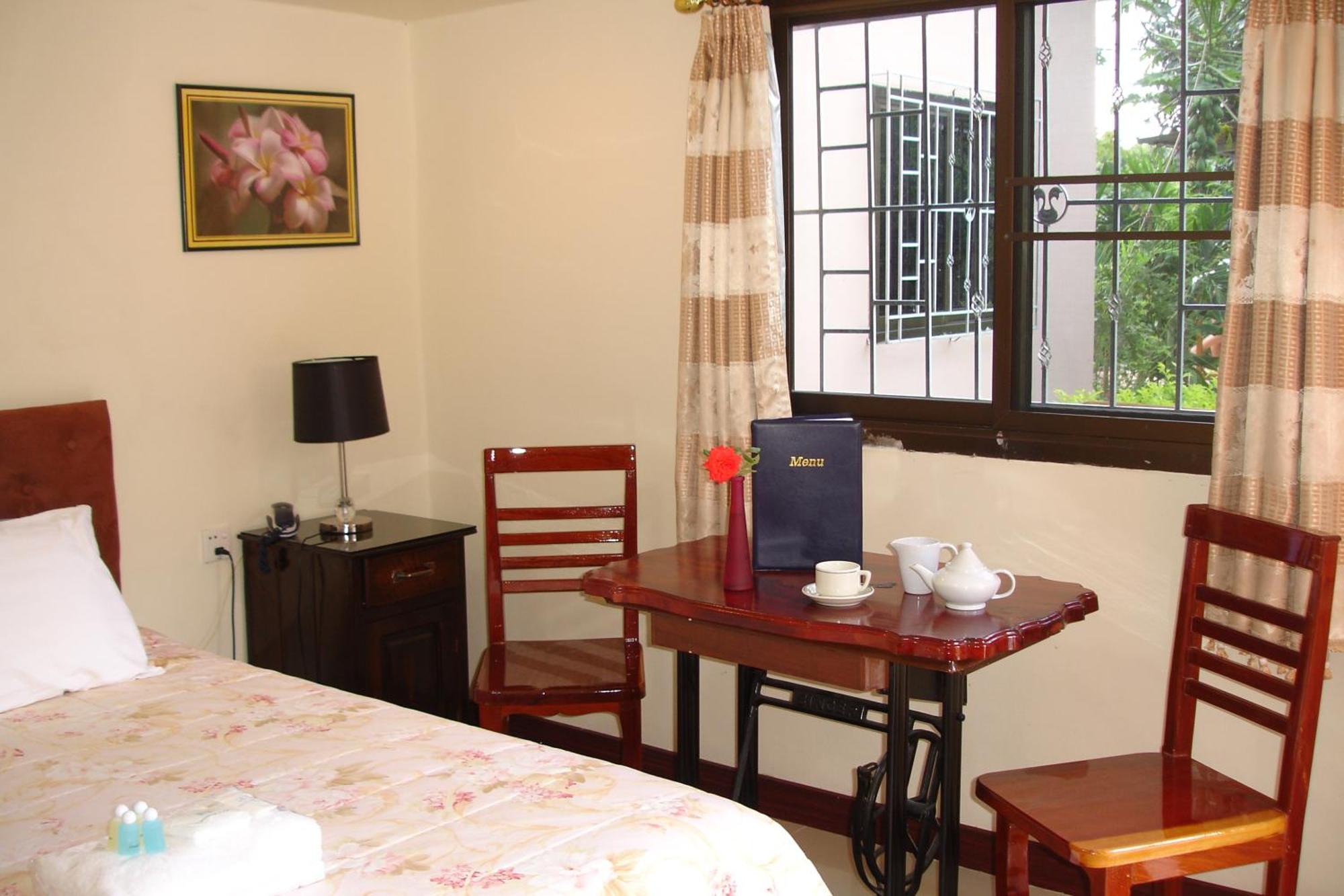 Home Stay Stc Bed And Breakfast Udon Thani Exterior photo